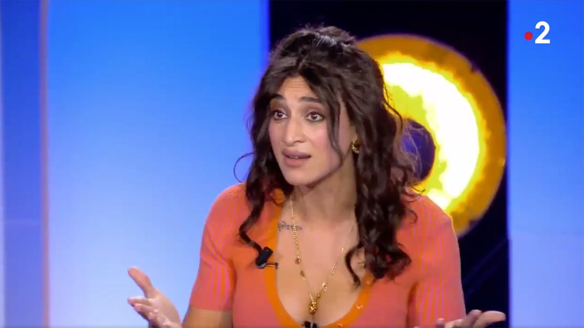 Coucou les journalopes,vous n’avez pas honte d’ériger au rang de star ces 2 brêles insignifiantes ?