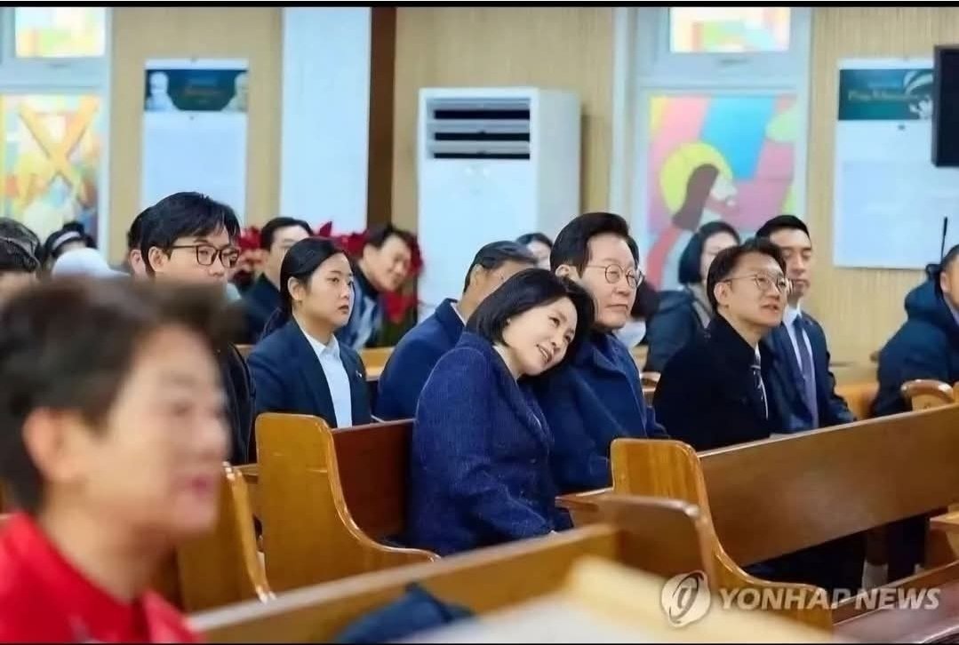 아니 닝기리 교회가서 뭔지랄이야?
잘논다...ㅉ