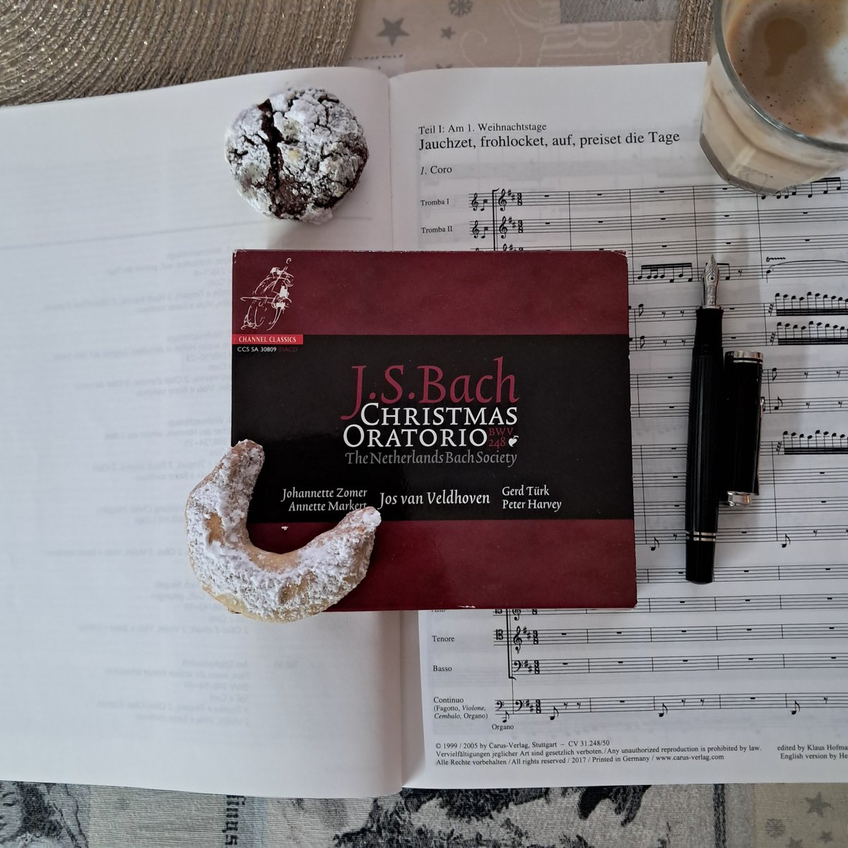 #morninglistening to the JSBach ChristmasOratorio w/JisVanVeldhoven &amp; the <a href="/Bachvereniging/">Nederlandse Bachvereniging</a> on <a href="/channelclassics/">Channel Classics</a> - one of my absolute favorites, even if one might like to hear the basses more distinctly in the chorales. 😇🎄