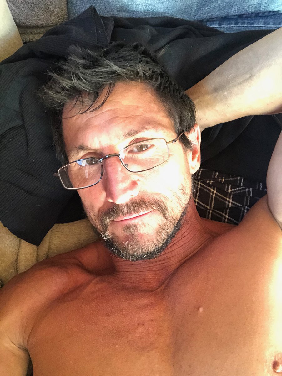tommygunnxxx's tweet photo. Rate the glasses look 🤓 #glassesstyle #WeekendVibes #weekendmodeon #lookinggood https://t.co/unyV27DCyq