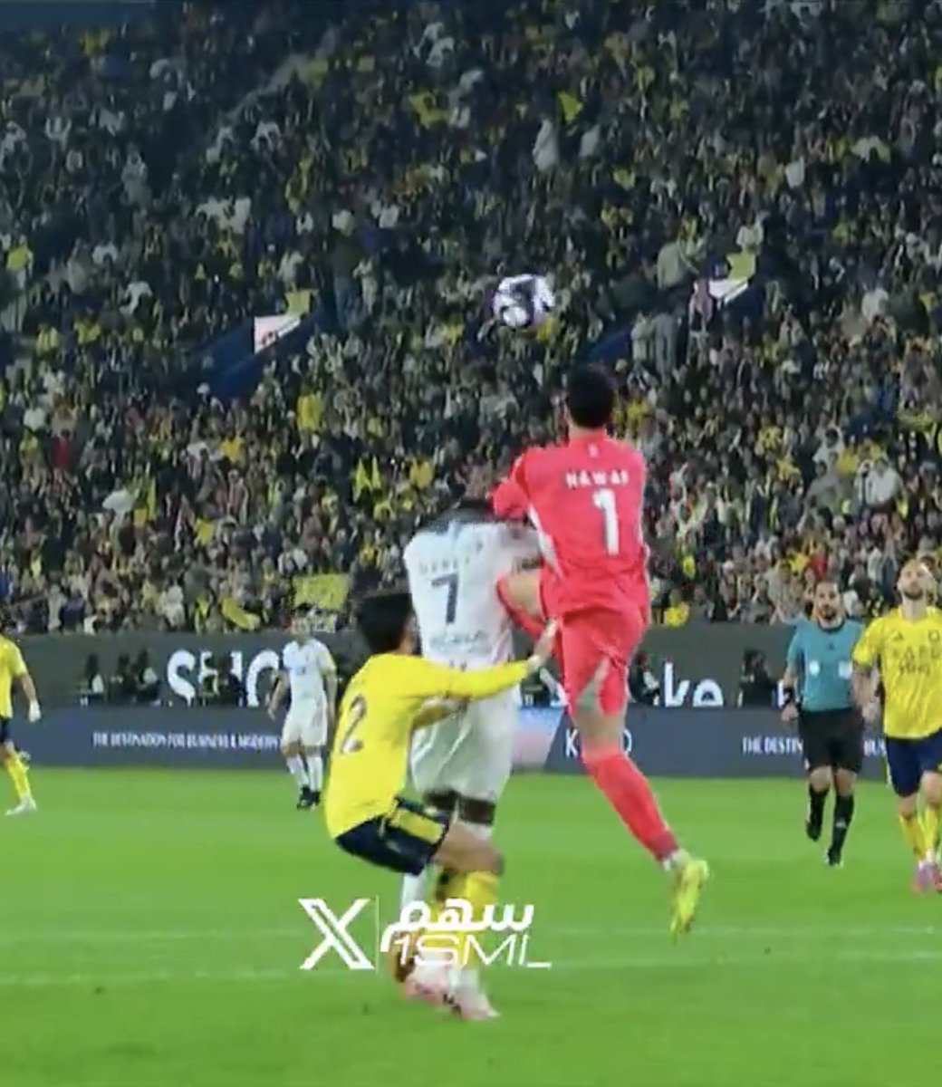 fahdalruqi's tweet image. استرواح في الرئة 
كسر ثلاثة أضلع 
تنويم في المستشفى 

جراء إعاقة من الحارس 

مع ذلك لا حكم ولا تقنية تفيد