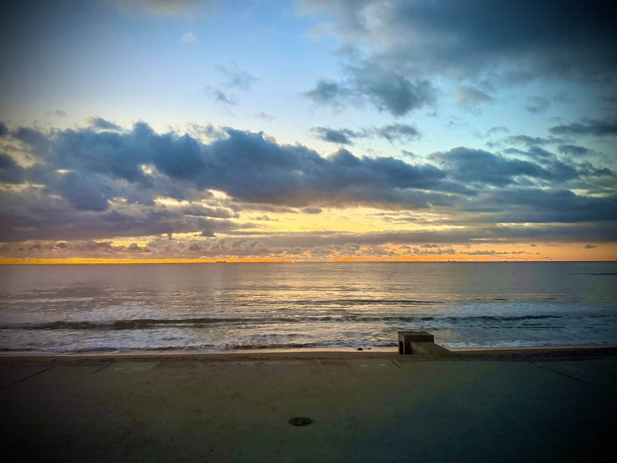 Houen_host's tweet photo. 最高に美しい

この海の魂を高い山に連れて行ける
気がしてきた

（これもドーパミンの魔法か😌） https://t.co/nLt3LZRYbS