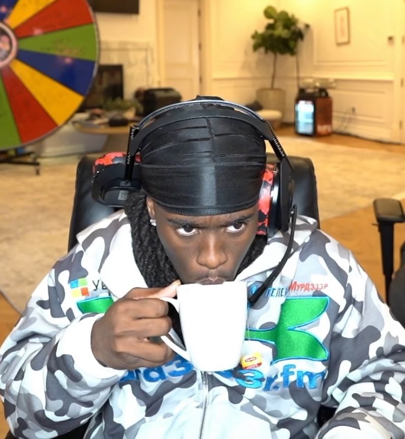 TheClipBot's tweet photo. Can’t tell if this trolling or not #NeedTheTea https://t.co/CfHPEzjabN