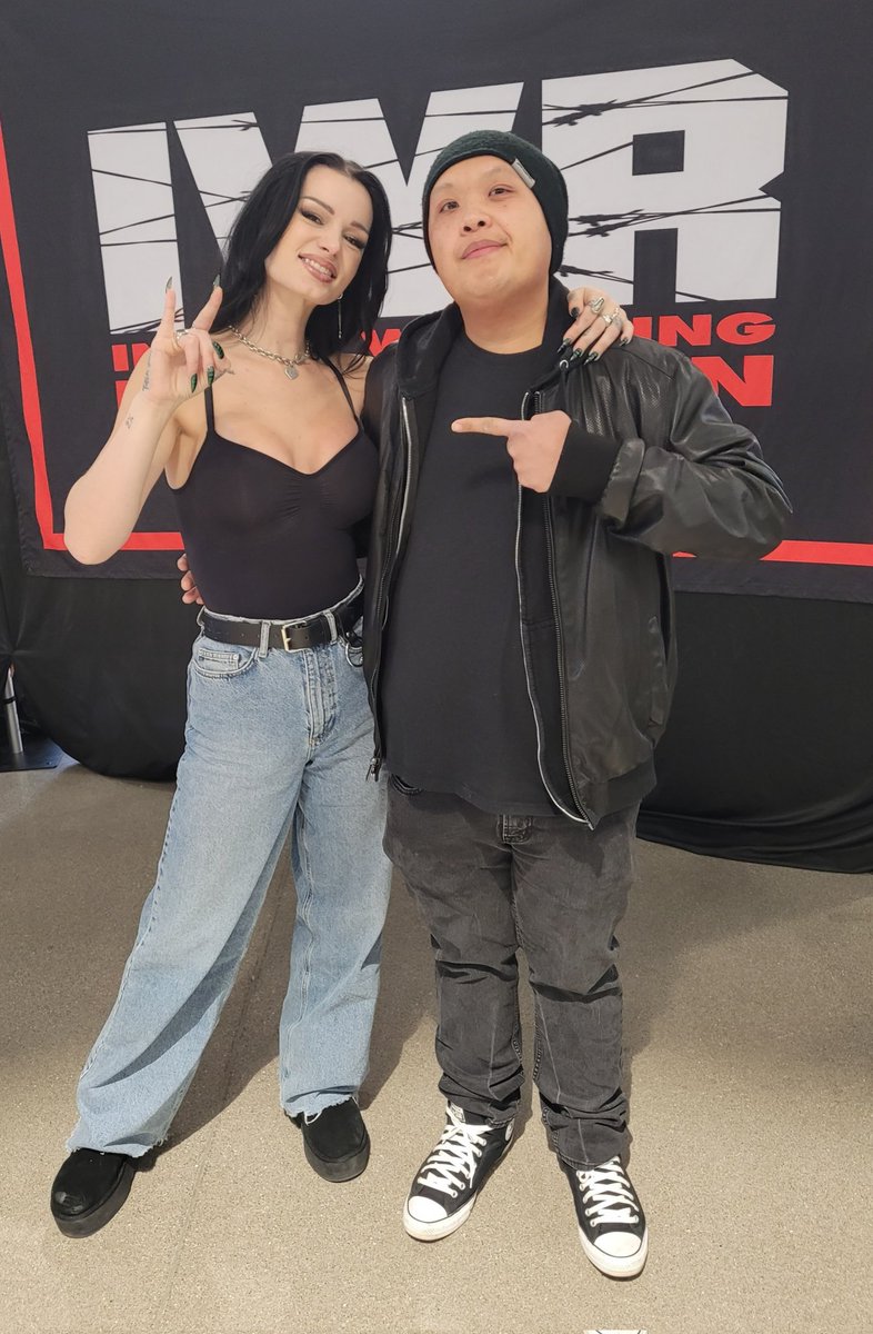 Sweet to have finally met former WWE/AEW pro wrestler <a href="/Saraya/">SARAYA</a> today.  Thank you so very much for the photo with!  #Paige #Saraya #WWE #AEW