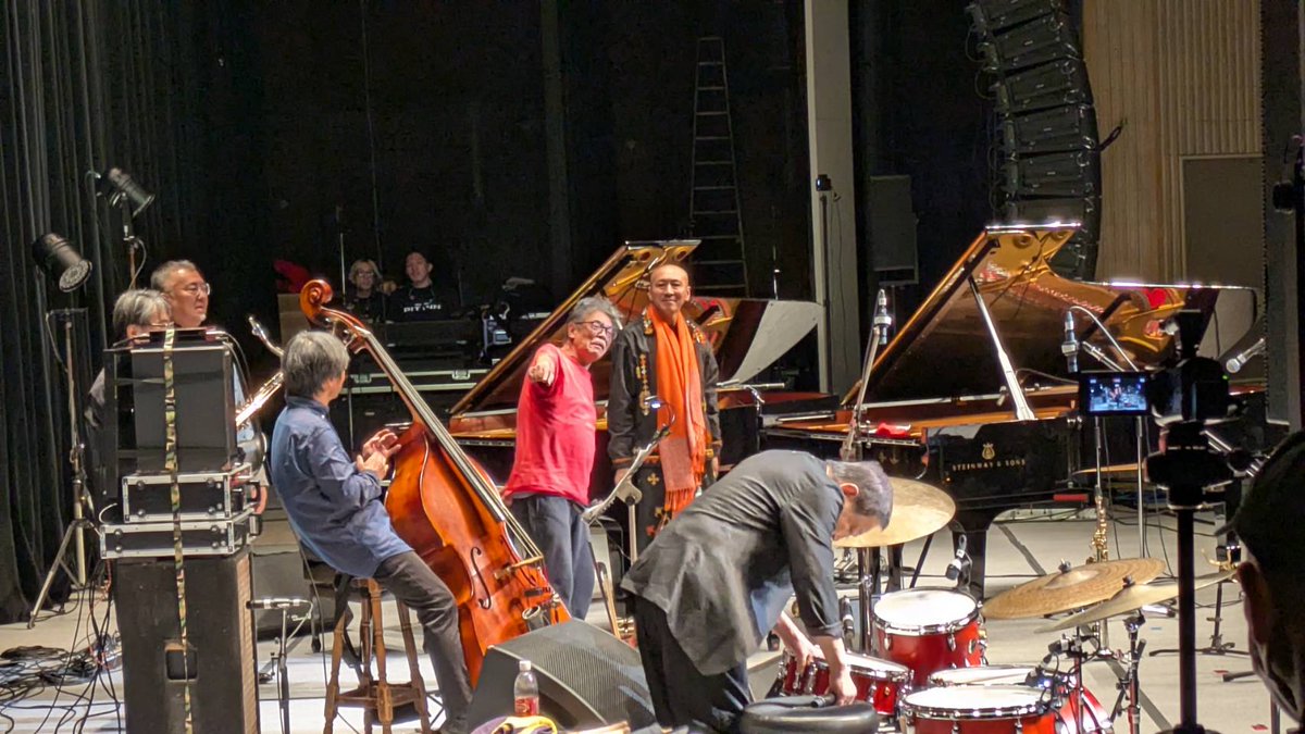 mix_dynamite's tweet image. ピットイン60周年一日目終了🌈
楽屋も大盛り上がり🥳
なんとトモキ・サンダースも！大きくなってビックリ😍⤴️⤴️
森山さんありがとうこざいました。😆💕✨
2台ピアノでの信正さん
みなさまお疲れさま😆💕
みなみなみなさま、ありがとうこざいました。😆💕✨70周年に、また💃