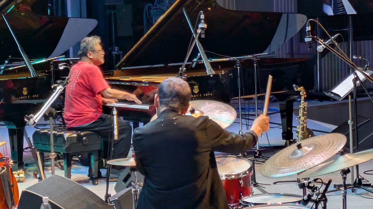 mix_dynamite's tweet image. ピットイン60周年一日目終了🌈
楽屋も大盛り上がり🥳
なんとトモキ・サンダースも！大きくなってビックリ😍⤴️⤴️
森山さんありがとうこざいました。😆💕✨
2台ピアノでの信正さん
みなさまお疲れさま😆💕
みなみなみなさま、ありがとうこざいました。😆💕✨70周年に、また💃