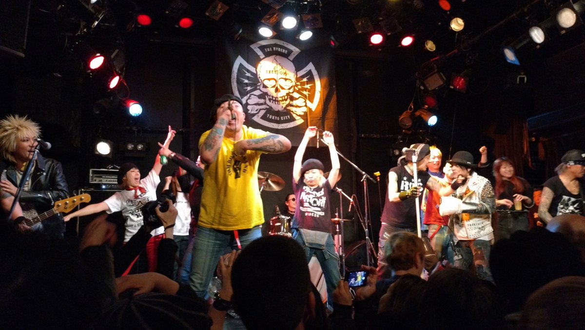 tech_ji's tweet image. RYDERS！ロリータ！プリズナー！レイフラ！FUNGUS！
そりゃあかなり激しくなるよね☆
凝縮されて盛り上がるのばっかだもん。HIGHは観やすいしゆっくりたくさん飲んだから飲み終えたら前のほうへ飲むとき後ろへの繰り返しw
セッション最高☆
チャーマーさんのかける曲もよかったなあ☆
ベリーHANX！