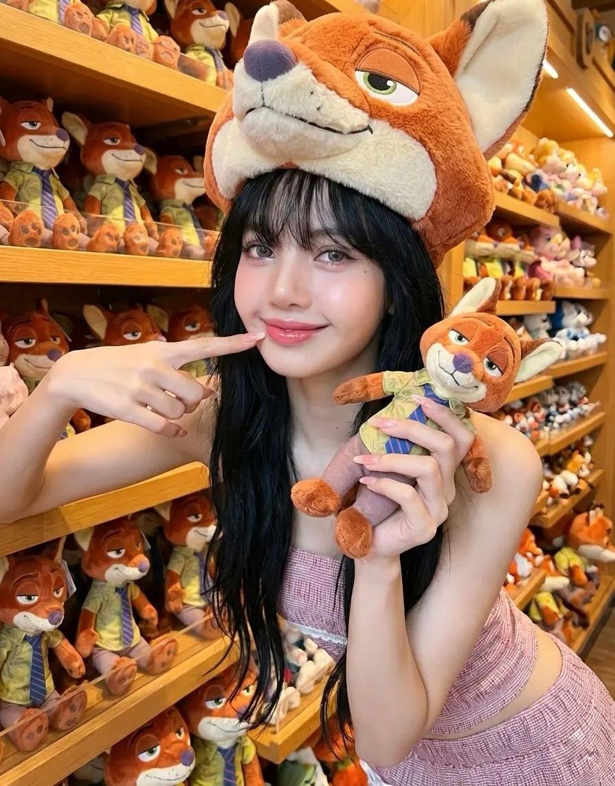 rubyjenniepink's tweet image. zootopia energy with a cute face