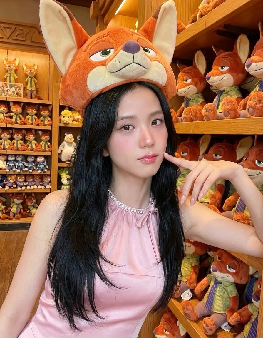 rubyjenniepink's tweet image. zootopia energy with a cute face