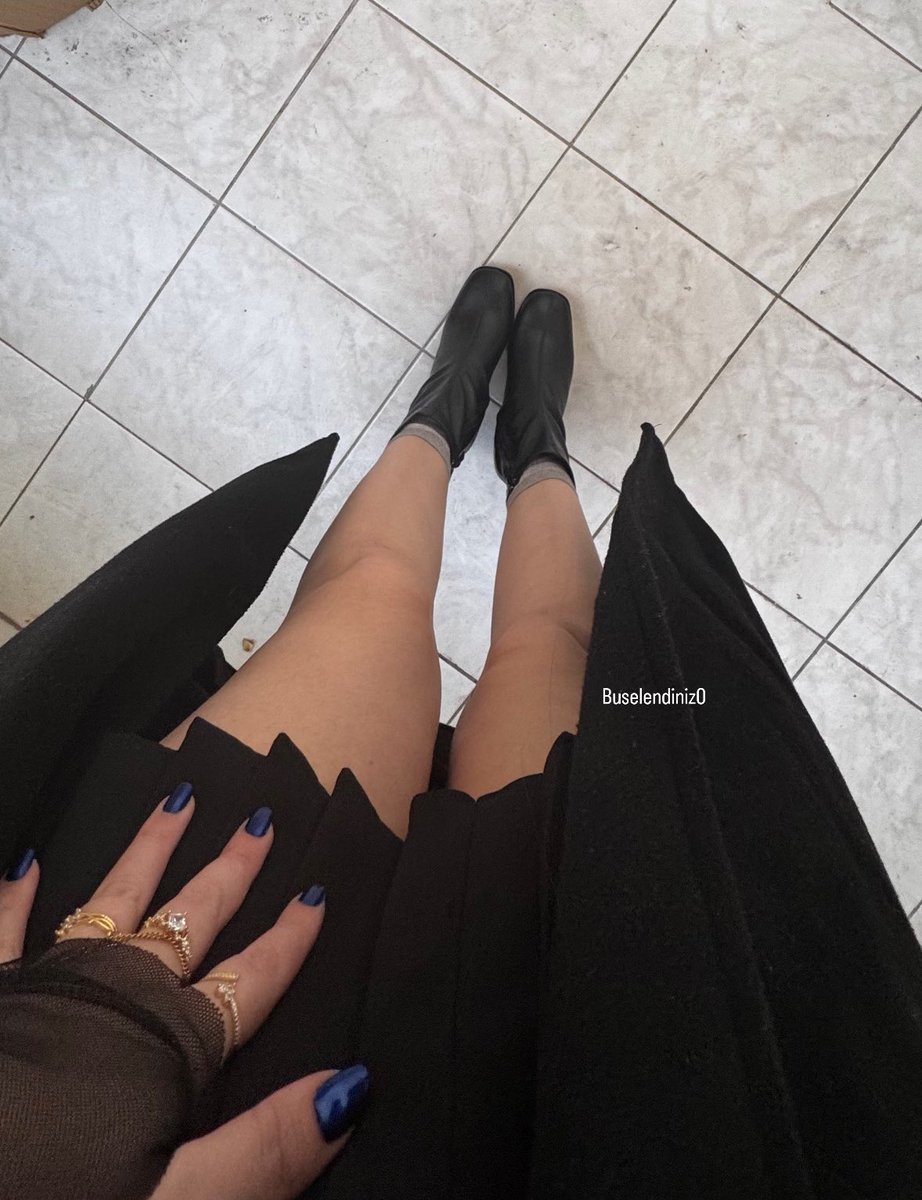 SAATLERCE AYAKKABININ İÇİNDE KALMIŞ ÇORAPLARIMI KİM ÇIKARMAK İSTERDİ😏😋

#finansalköle