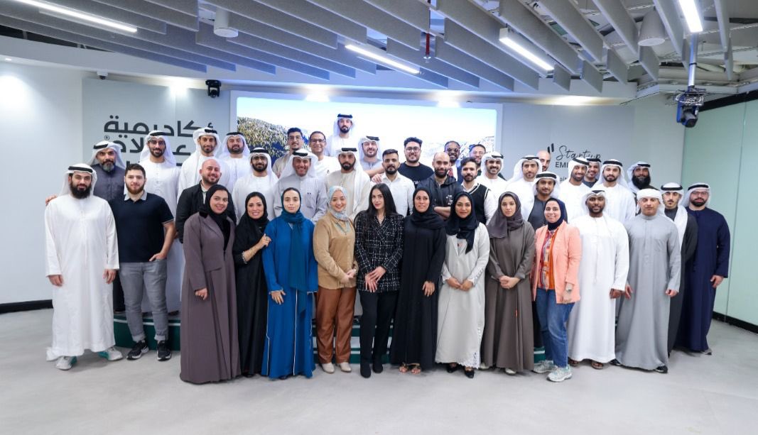 ezdallaf's tweet photo. "وانتهت رحلة ٣ أسابيع" 💼💪

سعدت باختياري في النسخة الأولى من برنامج "رواد المحتوى الاقتصادي" في الشرق الأوسط المنعقد في مقر المؤثرين بتنظيم من أكاديمية الإعلام الجديد وأنا الآن مستعدة لتبسيط المحتوى الاقتصادي أكثر من أي وقت وجاهزة لصناعة حملات اقتصادية غير لأنه جمهوري صار مليون تفاعل بعد الدورة 👥🔥

شكراً أكاديمية الإعلام الجديد ولكل المنظمين 
والمدربين والمشاركين
@NewMediaACDMY 
@CreatorsHQ