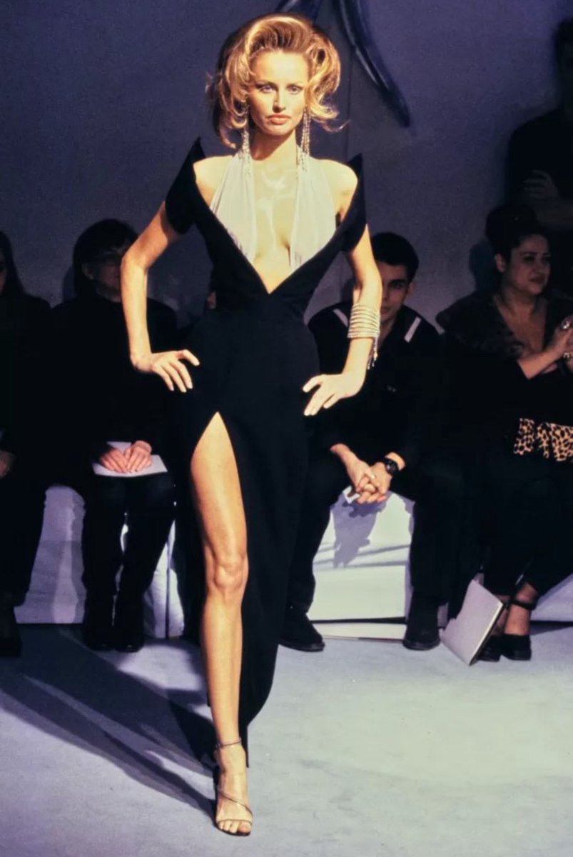 mostlylunaa's tweet image. Olandria in vintage Mugler would be lethal