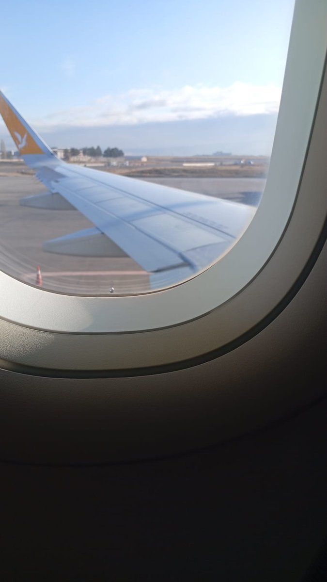 Geceye...

Gelenlerin gittiği ve gidenlerin de  hiç
dönmediği bir yolculuğun içindeyiz...