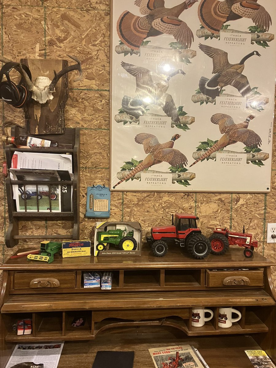 Some days I don’t accomplish much at all. But I did at least get my desk organized in the workshop the way I have been wanting today. It’s only taken about three years lol