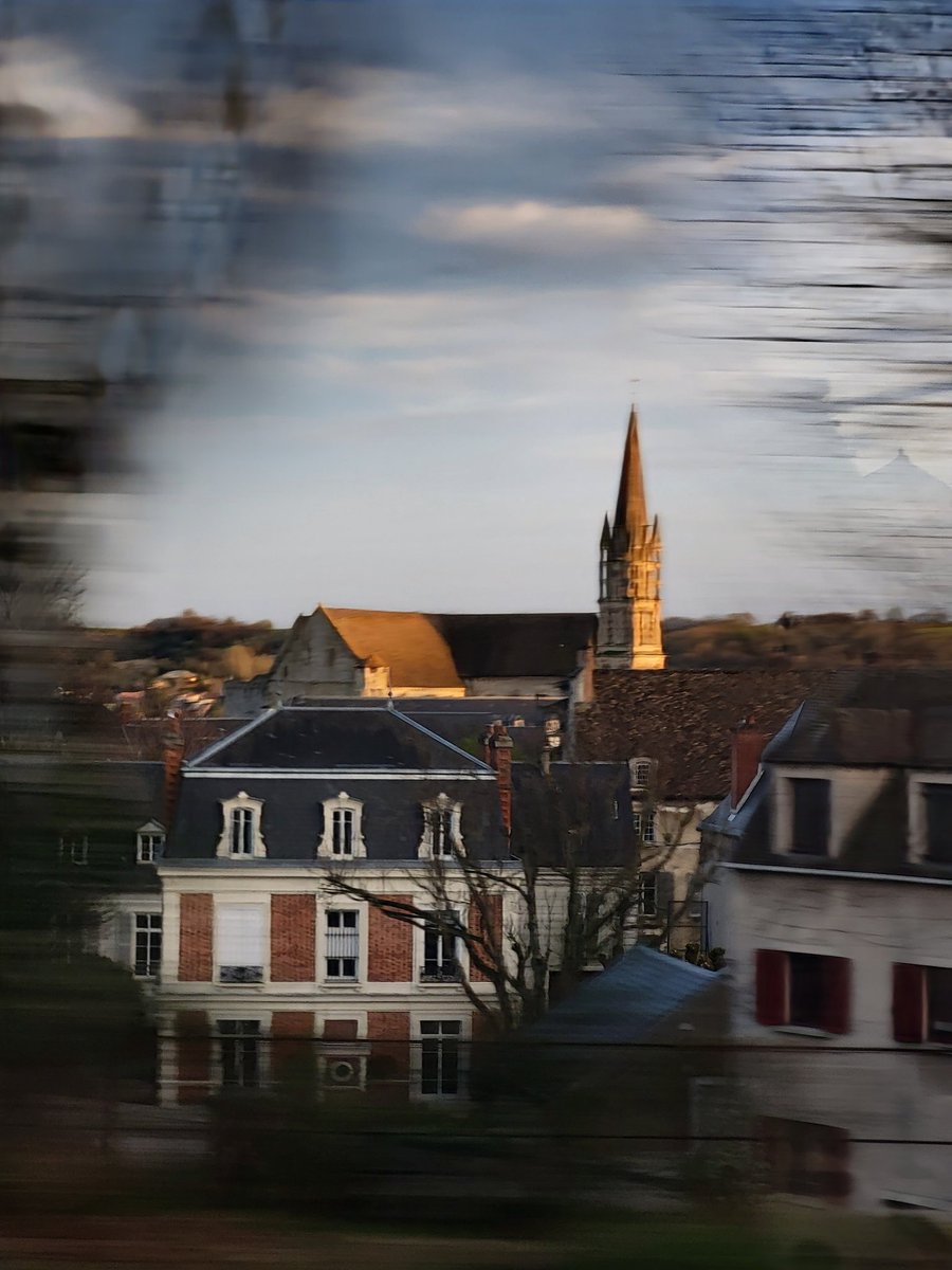 Nuagedeparis1's tweet photo. #ViewFromTheTrain #depuisletrain
Un souvenir fugace de 2025 // A fleeting glimpse of 2025
#steeplesaturday #France https://t.co/oof5y9rDaE