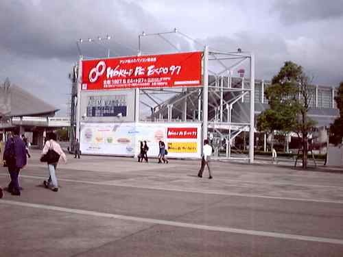 mactechlab's tweet photo. 1997年9月24日、この日はWORLD PC EXPOの初日でした。私共が展示をしていたのはAPPというアップル・パブリッシング・パピリオンの中です。コンベンションセンターの8ホール奥になります。
#mactechla https://t.co/hAVRfUp8AL
