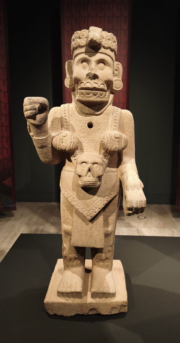 Do 17 ao 19 de decembro de 2025, o alumnado da materia Historia de América do Grao en Xeografía e Historia participou nunha enriquecedora experiencia de aprendizaxe en Madrid.
#SaídasEstudo2025_2026 #FacultadeDeHistoria #UniversidadeDeVigo