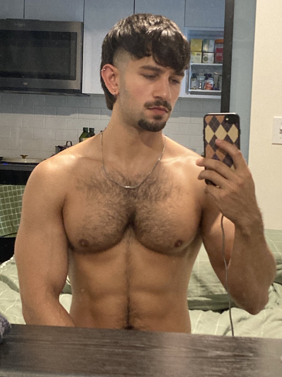 Leo Lyons tweet media