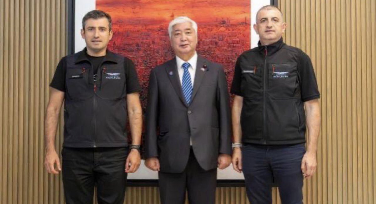 Gen Nakatani:

“Türkiye'nin yüksek askeri teknolojisine şaşırdım. Özellikle de insansız hava araçları, uzay ve siber teknolojiler konusunda.

Türkiye diğer ülkelerden 1-2 adım daha ileride.”