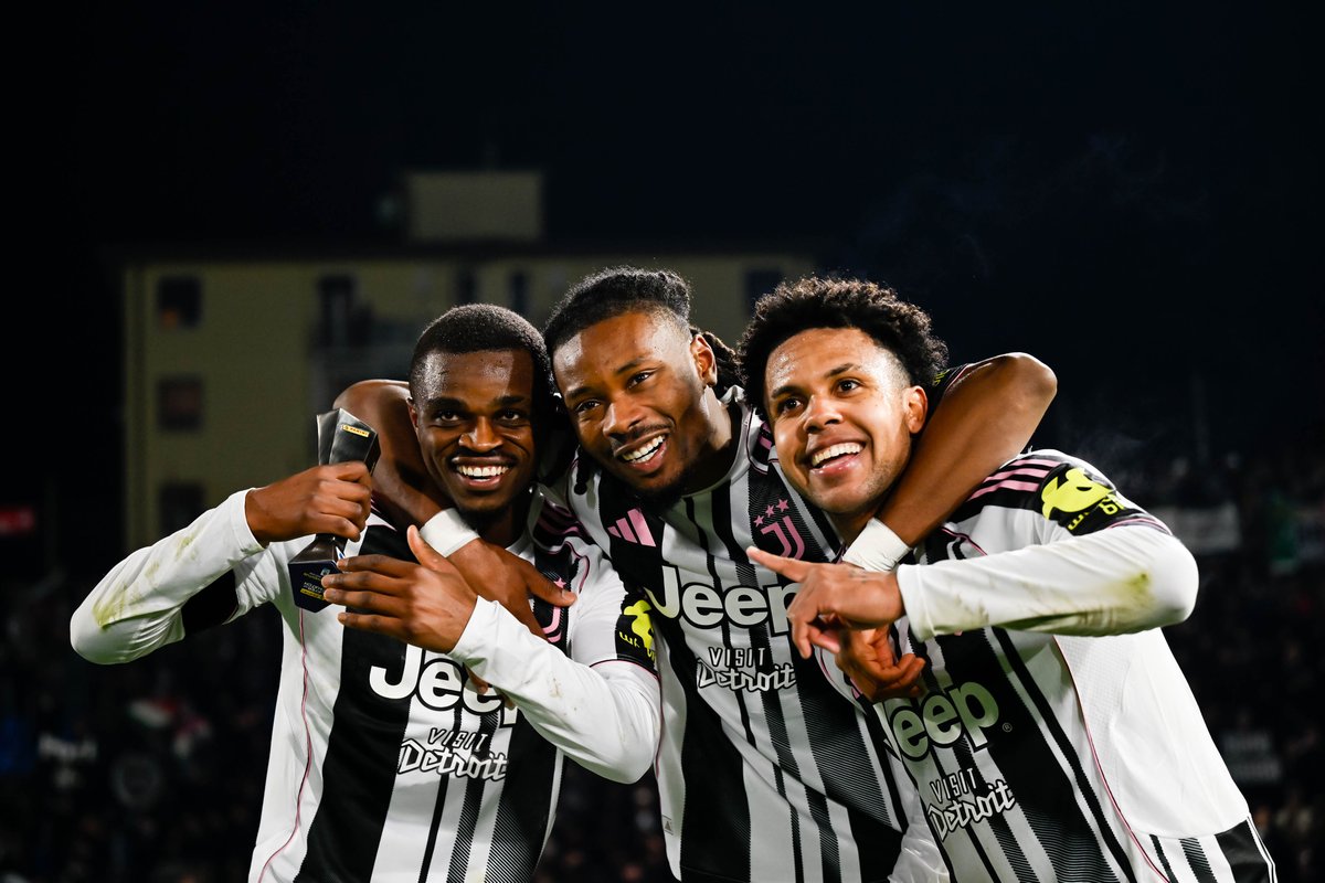 juventusfc's tweet image. 😀🫂