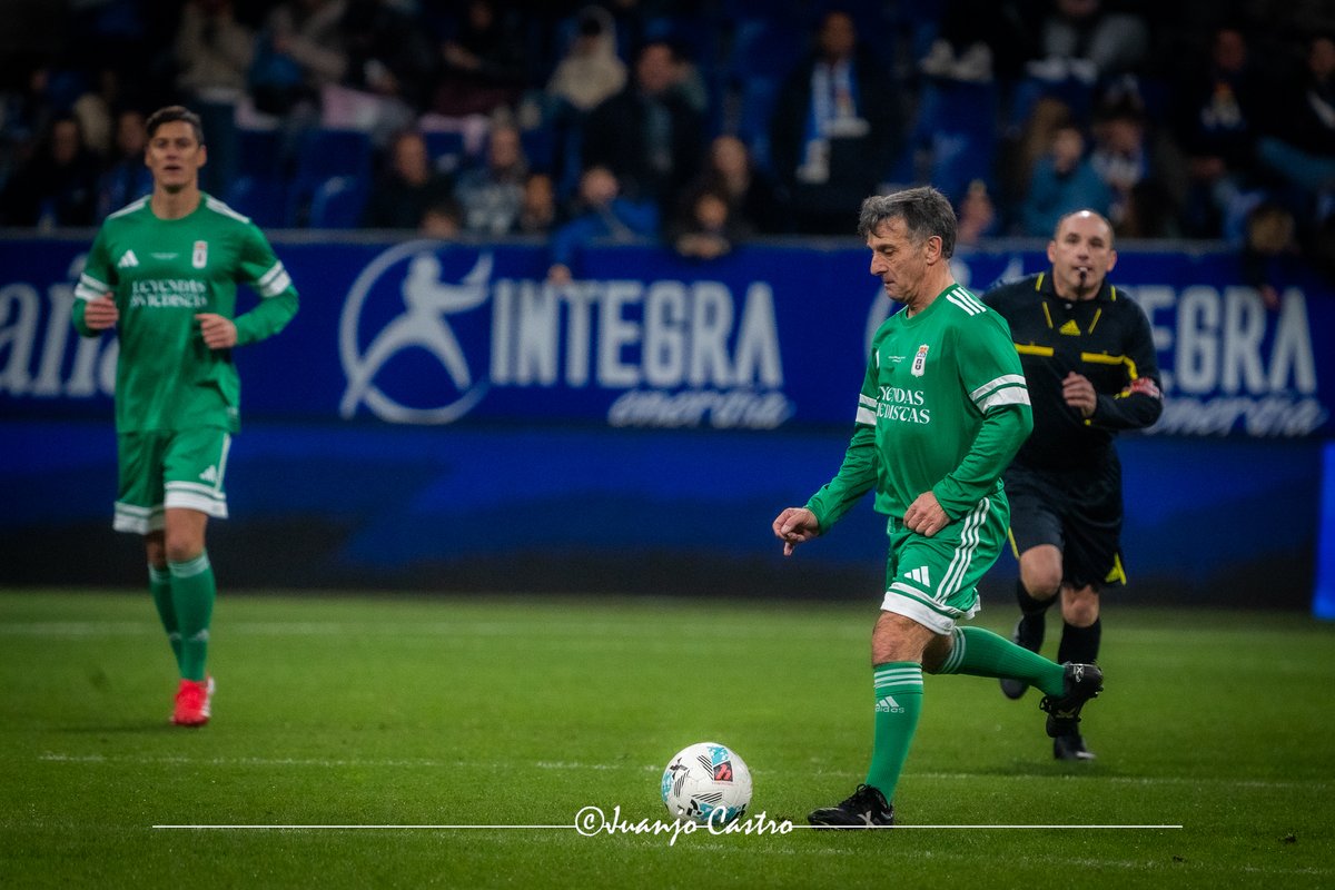 juanjocastro's tweet photo. Ganaron un título para el club. Grandes!!!
#LeyendasRO https://t.co/G60KgLCcnr