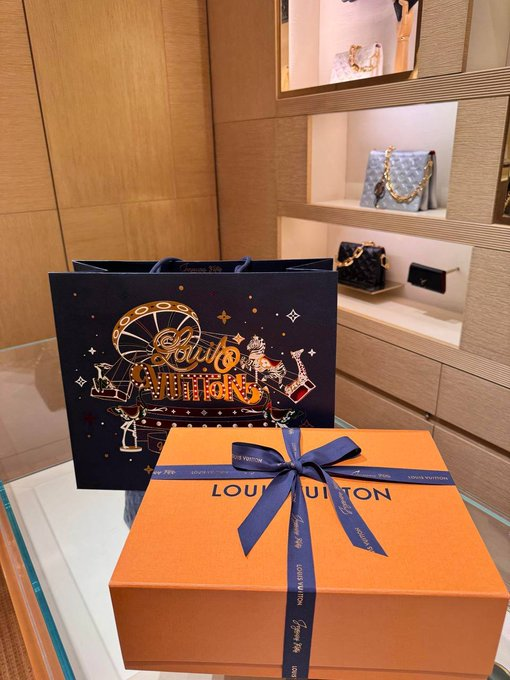 Millyteror's tweet photo. Shopping time is good time https://t.co/DnTKNdBDCV