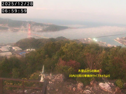 sendai_arashi's tweet photo. 2025年12月28日午前7時の情報です。河口付近は霧が流れ込み「けあらし」が発生、風速5メートル以上を観測。今シーズン22回目の #川内川あらし が発生しました。薩摩川内市内の霧の情報は【FMさつませんだい】へ。Eメール ss@fm871.com  FAX 0996206871 「#キリノポスト」 https://t.co/BkBUz1Flrn