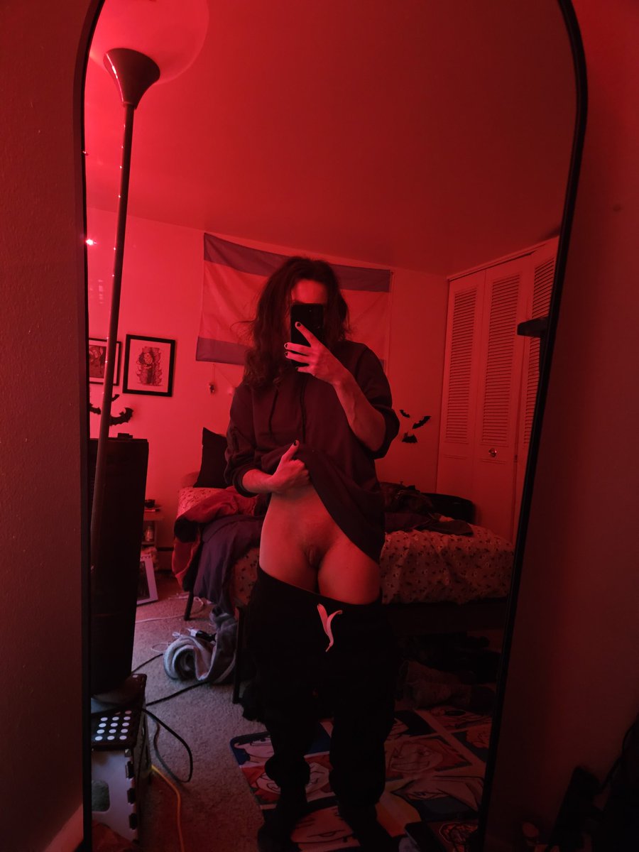 sinstainedspike's tweet image. got a new mirror for christmas :)

#nsfwtwt #nsfwftm #tdick #ass