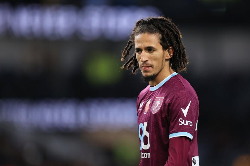 kakarottoprime's tweet image. Gerard Martin joue titulaire au Barça et Hannibal Mejbri joue le maintien à Burnley... WAllah le football c'est trop injuste.