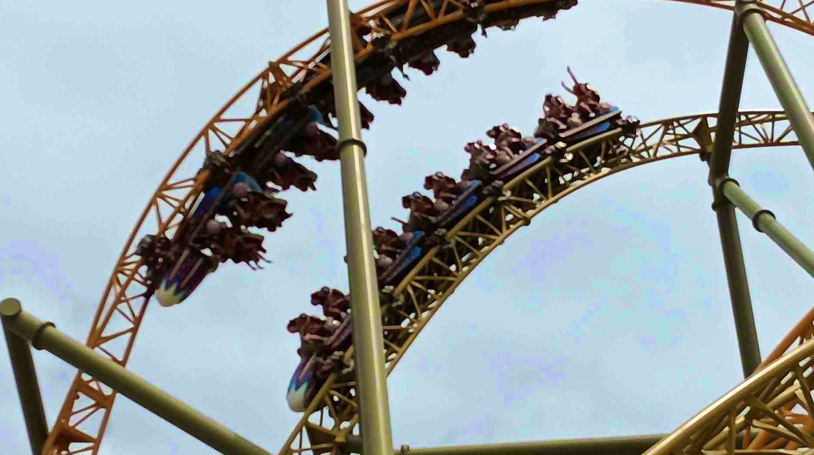 RCXcyclopedia's tweet photo. #25DaysOfCoasters RCX Top 125 Rank Day 23: 14, Race Through The Cosmos
14. Stardust Racers - Universal Epic Universe
Make: Mack Rides, Model: N/A
Opened: 2025
Stardust Racers, specifically the Green side, had the number one spot on this rank locked down from March to July. Only being passed up by the current number one. Rerides on current number two and three in August then made Stardust fall to fourth where it held steady until just this month. A December 2025 visit proved that while definitely an elite world class roller coaster and engineering marvel by Mack Rides and Universal, it just didnât hit the same for me as those Spring rides. In fact the Green side seriously underwhelmed and Yellow passed it up for best side. With Green no longer feeling like one of the best 5 coasters in the world due to significantly less violent airtime than before (did something change after the Crump case??) Yellow still stayed consistent, but Yellow was always outside my Top 10. Now that my overly complicated rank explanation is out of the way, Iâll keep it simple.
2 powerful launches, non stop airtime hills and top hats that vary between floater and ejector and the celestial spin inversions⊠enough said, this is Mack Rides American masterpiece, easily the best dueling/racing coaster in the world, hopefully more is to come!