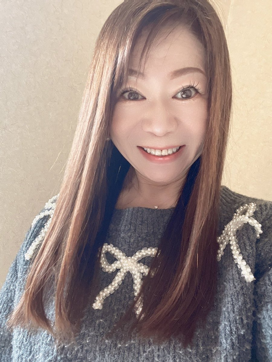 先日、HoNEy FLASH東京チームの
クリスマス会&amp;忘年会でした❣️
お店お勧めの「日本一美味しいボロネーゼ」
「至高のプリン」をいただきました❣️
プリンは私好みの硬め😘
美味しかったー😋

来年も#HoNEyFLASH、共々よろしくお願いします‼️
ちょっと早いですが、
良いお年をお迎えください🐴🎍