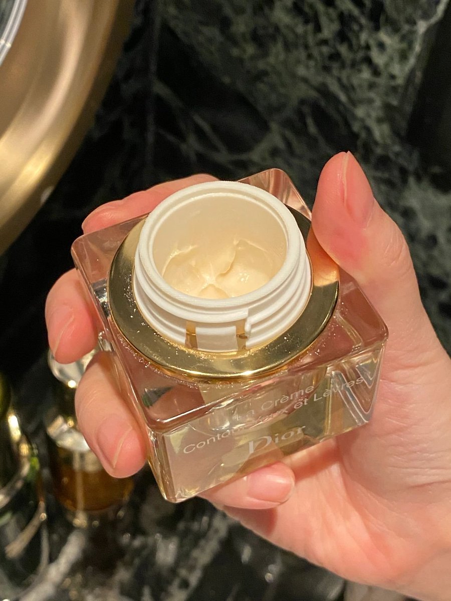 Isabella5471's tweet photo. Skincare is the first step towards self-confidence🫧📷 https://t.co/Xt96ssbmn6