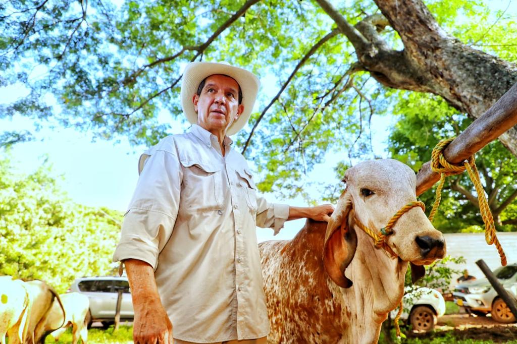 jflafaurie's tweet image. #Análisis 

🛑 prensallanera.com/2025/12/27/ent…

Vía @PrensaLlanera 

Mi condición de presidente de la Federación Colombiana de Ganaderos me compromete a detenerme en el comportamiento de la ganadería durante 2025 a partir de las cifras disponibles. Con un hato cercano a los 30 millones…