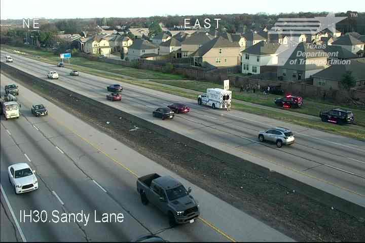 #EastFortWorth: EB IH-30 @ Sandy Lane - an incident on right shoulder has traffic stop n go from 820EL.  <a href="/KRLD/">1080 KRLD</a> #KRLDTraffic #1080KRLD #trafficalert <a href="/TxDOTFortWorth/">@txdotfortworth</a> #Waze #FWPD
