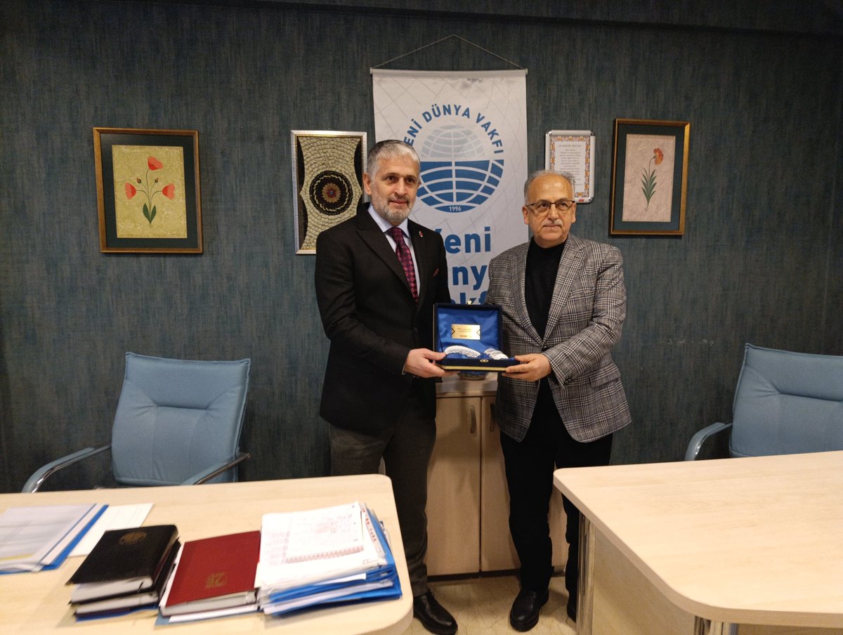 Saadet partisi Bursa  İL  Başkan
Sayın Hamza Gürsel yeni Dünya Vakfı Başkanı Sayın Tahsin Kara beyi
Makamında Ziyaret ettiler