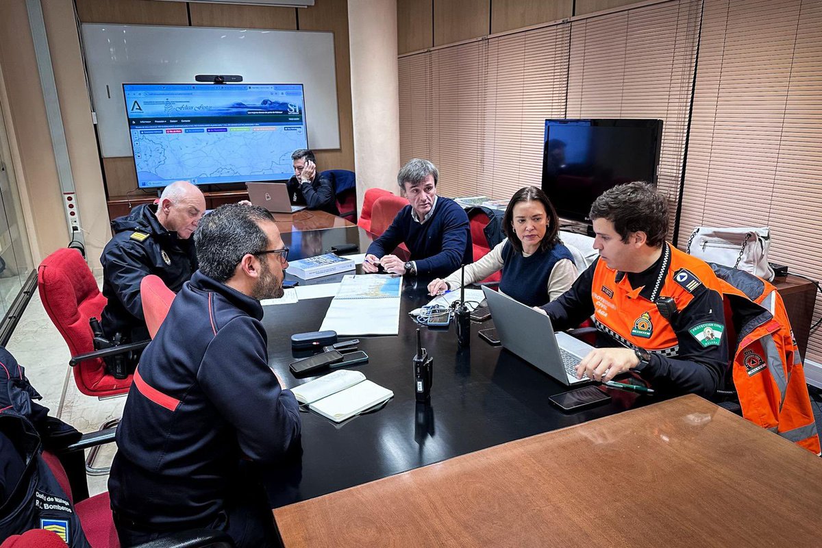 malaga's tweet photo. El Centro de Coordinación Operativa Local (Cecopal) ha quedado constituido en el Centro Municipal de Emergencias a las 22.45h. https://t.co/lRySVEHJu0