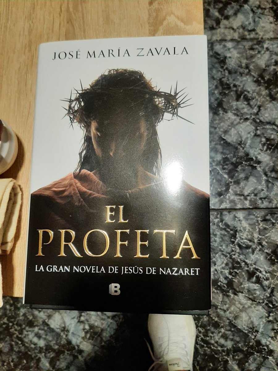 auri33's tweet image. Y todos los deseos en navidad se cumplen...regalo que me ha hecho muchisima ilusión con ganas de devorarlo..gracias @JMZavalaOficial por otra novela acercándonos a él y su historia