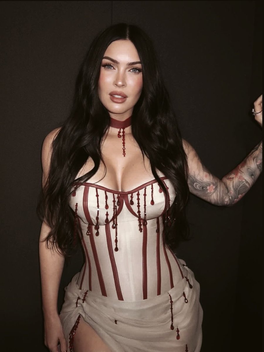 MeghanM678's tweet photo. Like my new outfit https://t.co/pUDn93YaiP