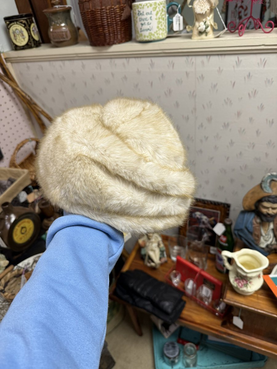 KittyKatHoots's tweet photo. Today’s thrift finds 🫶🏻 https://t.co/IW8w8BvddU