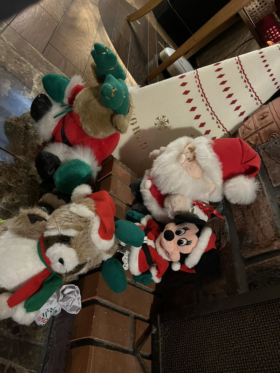 初アコギ買いました。
使いたい制作の予定もあるので練習頑張ります。
一緒に選んでくれた翔吏さんありがとう！
2個体あるうち鳴りが繊細な方にした。
頼もしい。大事にしたい。
店員さんも丁寧に話してくださった素敵な方で大感謝