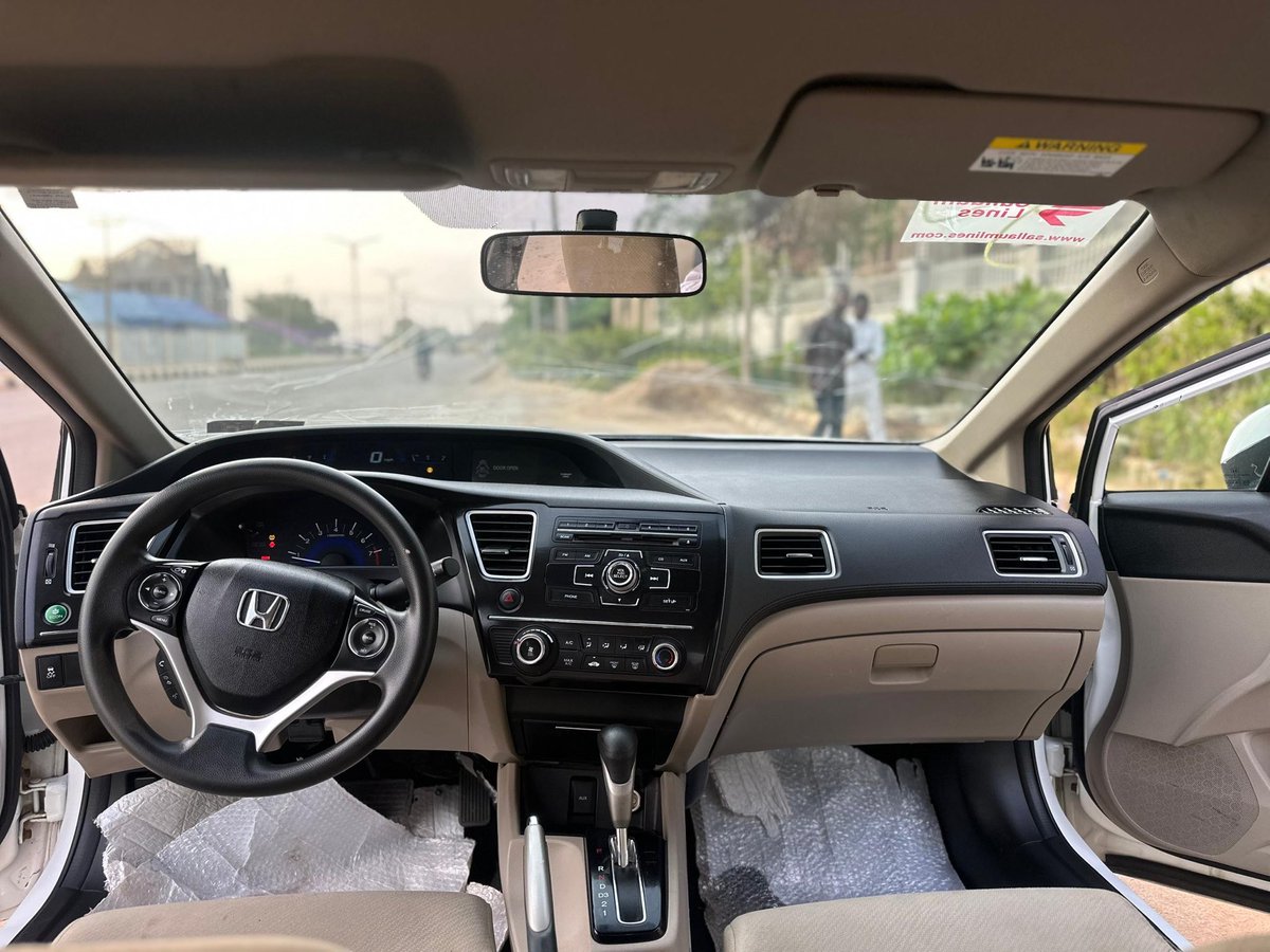 seven_waleed's tweet photo. @NoorCars @datogoniboy_ Same price 🌚 https://t.co/L676qwyAIz