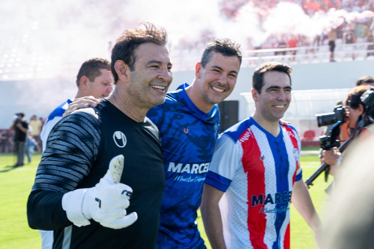 Una verdadera conquista del pueblo ovetense.

Hoy vine a Coronel Oviedo a acompañar este logro histórico. Me llena de satisfacción ver cómo recuperamos el Estadio Ovetenses Unidos, superando los problemas del pasado para entregarles hoy un campo de juego impecable. Esta obra no