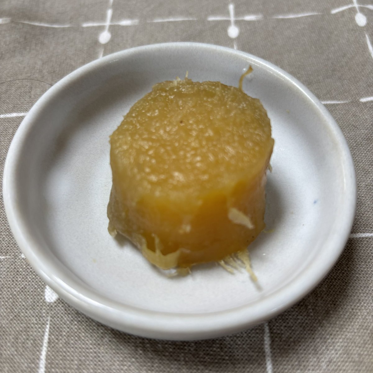 おはようございます♪
　「べにはるか」を150度のオーブンで３時間焼いた(^-^)
　アルミ箔の外に糖分が滲み出してカラメル状態、あんまい蜜芋出来た☆(≧∀≦*)ﾉ
　ちびっとづつ食べる