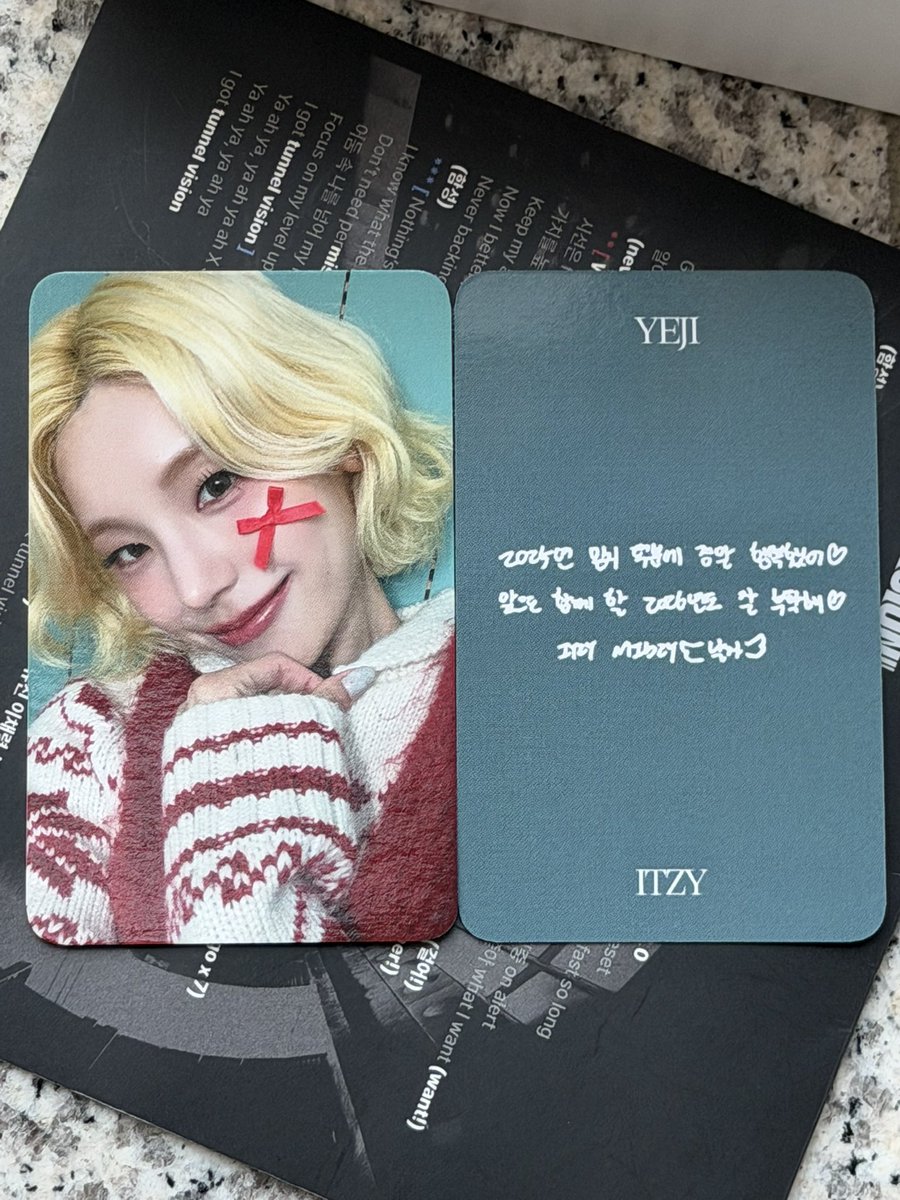 mid_zy_'s tweet photo. 우히히 있지야 고머어🖤🖤 https://t.co/fqaeL8oWB0