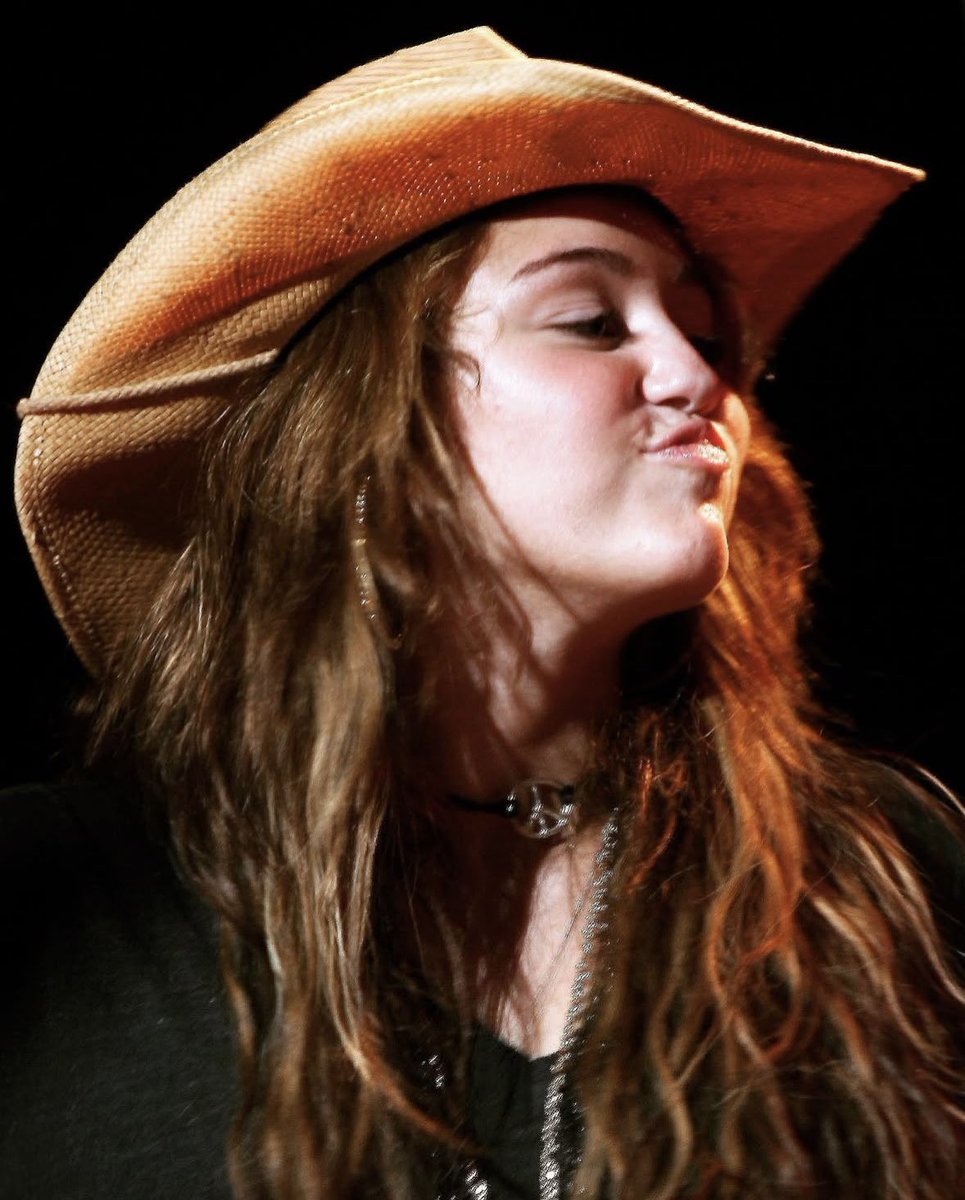 miley cyrus archive tweet media