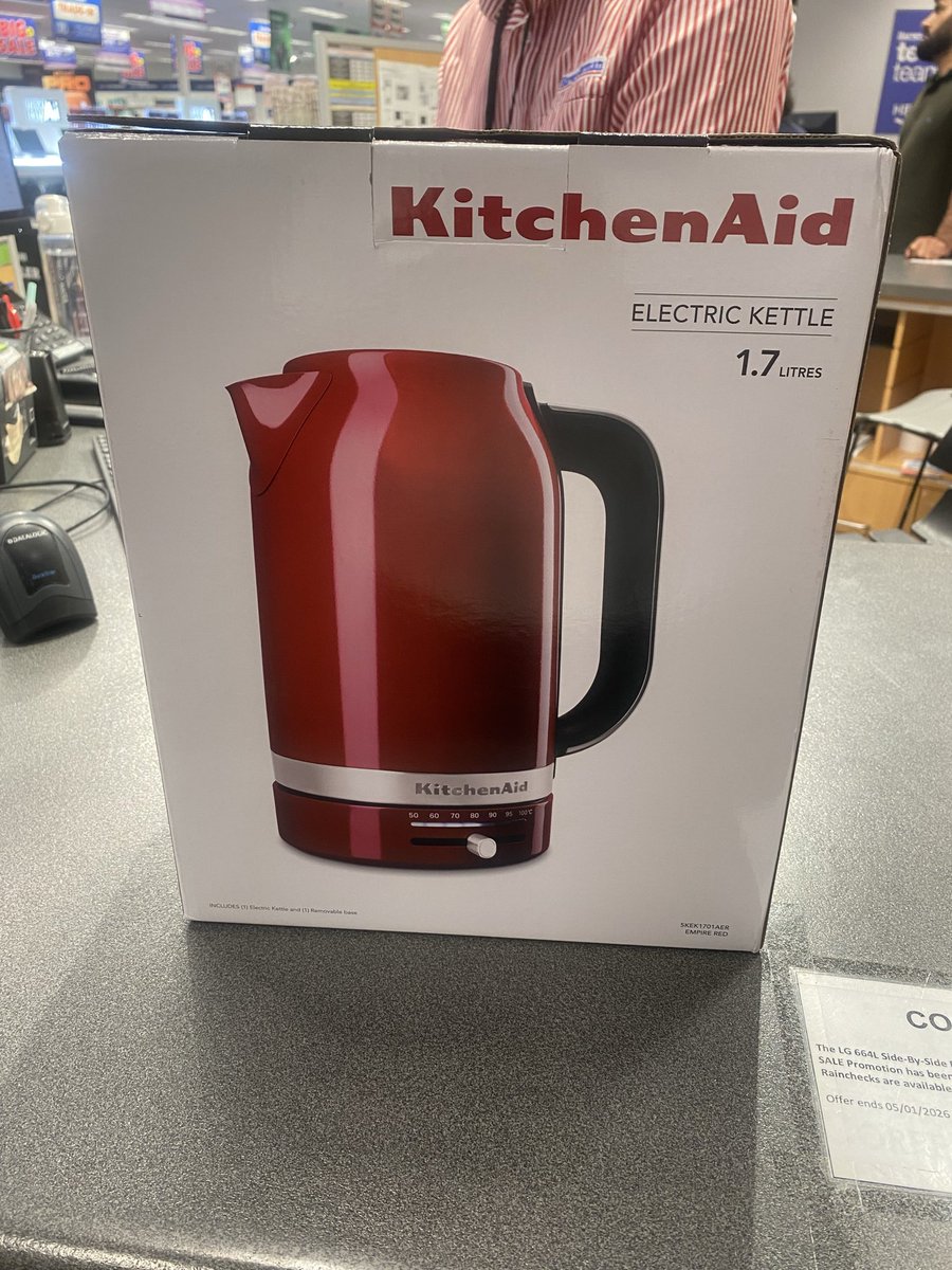 You don’t have to be a bougie electric mixer girl to be a bougie electric kettle girl I guess. It makes a really satisfying ‘ping’ when it wants to tell you something 😍