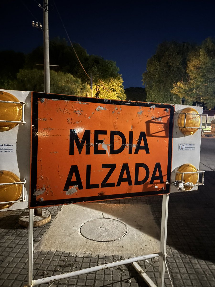 belscarone's tweet image. normalicemos dedicar carteles de señalizacion vial