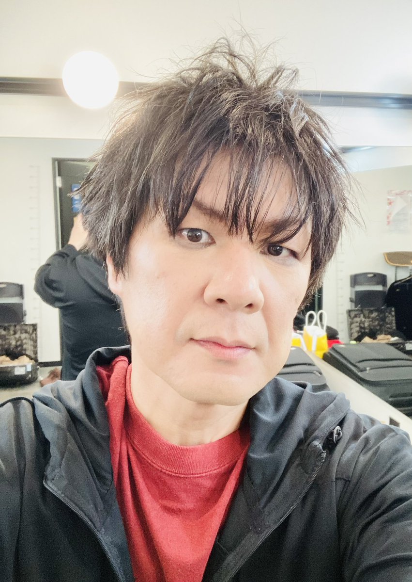 今年も今日を入れてあと4日。

先日のC4小石川イベントの際にスマホに眠ってる写真を見せてほしいという声をいくつか頂きましたので、今年を振り返る意味で2枚upしておきますね。

白衣装は8/29Laputa渋公
赤インナーは10/18C4横浜

朝から50代の写真ですみません😅

皆様、良いお年を〜。