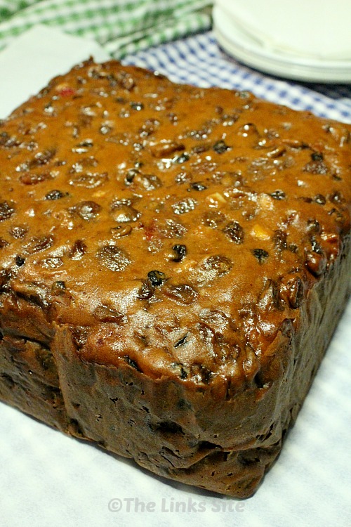 the_links_site's tweet image. 🎉 Get ready to fall in love with this tasty and moist 3-ingredient fruit cake!🍰😍 It's so easy to make that you'll want to bake it over and over again! thelinkssite.com/3-ingredient-f… #fruitcake #easyrecipe #bakingfun