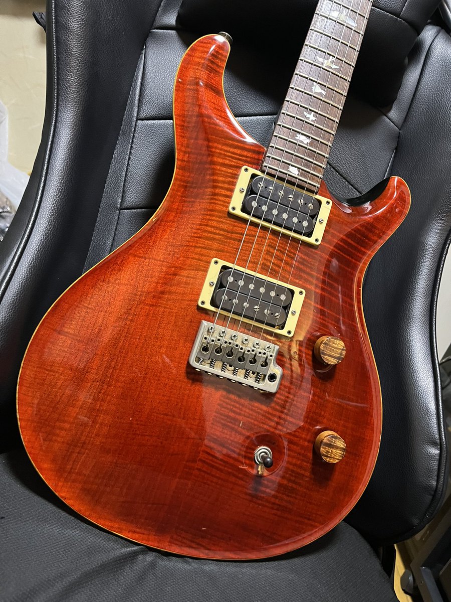 yu3hp_'s tweet photo. AIに生成してもらって迷ってるんだけどエスカッションどっちが良いだろか
PRSってアイボリーエスカッションのイメージ強すぎてカーリーは違和感あるように見える https://t.co/cUj0hloRtk